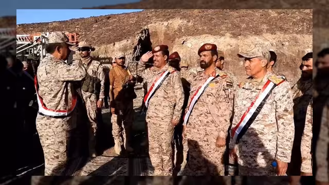 اللواء الأشول يتفقد المواقع المتقدمة للمنطقة العسكرية السابعة بمأرب