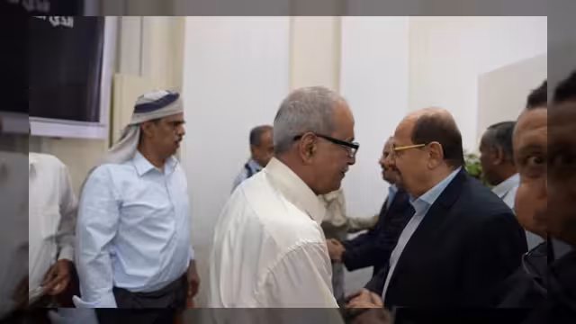 الصبيحي والزنداني يستقبلان المعزين بوفاة الرئيس السابق عبدربه منصور هادي