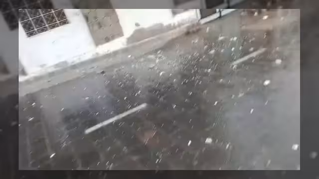 قذيفة هاون حوثية تستهدف منزلاً سكنياً في مدينة تعز