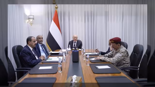 القيادة الرئاسية تندد بالانتهاك الإيراني للسيادة اليمنية عبر مطار صنعاء