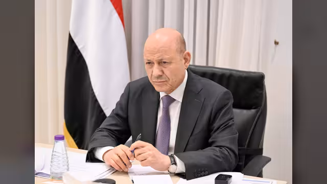 رئيس مجلس القيادة: رحلة طائرة الحرس الثوري الى صنعاء خرقا سافرا للسيادة اليمنية وتحديا مباشرا لهيبة النظام الدولي