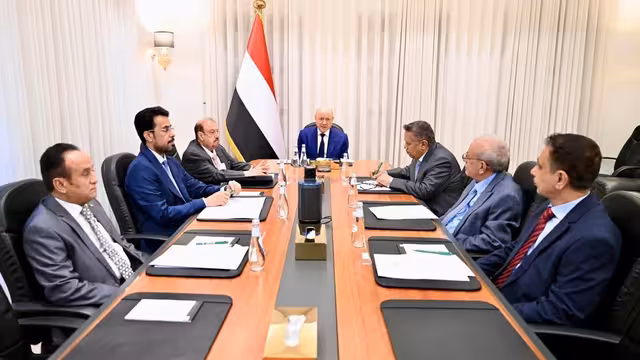 رئيس مجلس القيادة: الدولة ماضية في برنامج الإصلاحات والردع الحازم للتصعيد الحوثي