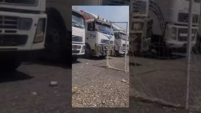 الحوثيون يفرضون رسوماً جمركية باهظة على شاحنات الدقيق الأبيض
