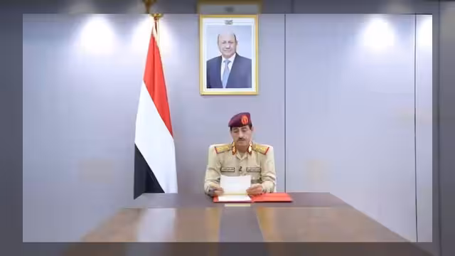 وزير الدفاع اليمني يتوعد بالرد على أي اختراق للأجواء السيادية