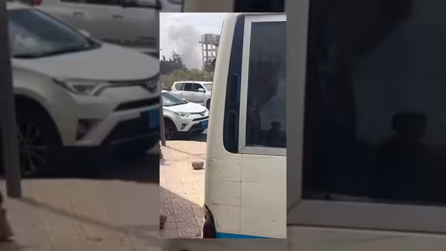 القوات المسلحة اليمنية تستهدف مدرج مطار صنعاء لمنع طائرة إيرانية من الهبوط
