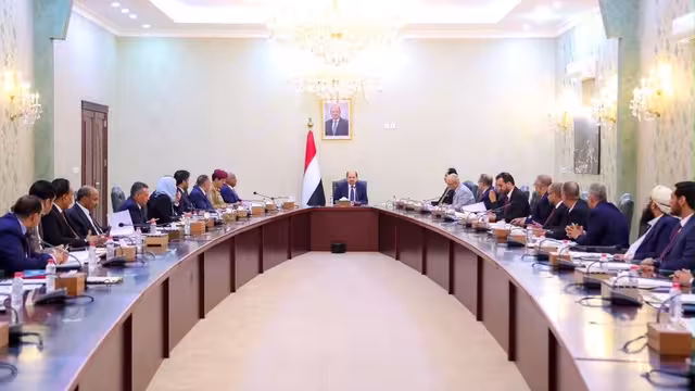 مجلس الوزراء يعقد اجتماعاً استثنائياً ويعلن حالة الانعقاد الدائم لمواجهة التصعيد الحوثي وحماية السيادة الوطنية