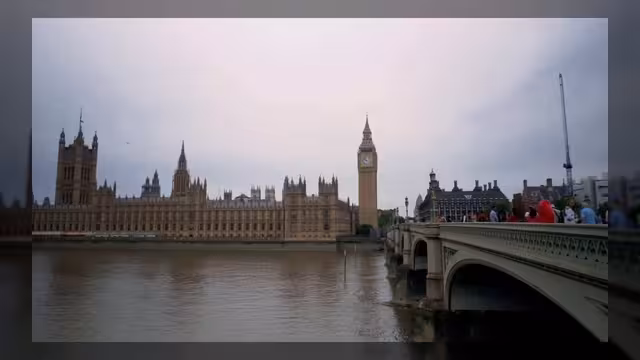 العليمي يبحث في لندن مستجدات الأوضاع اليمنية مع زعيم مجلس العموم