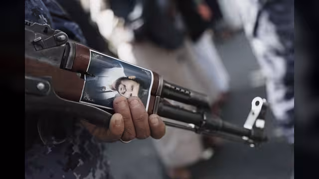 انتهاكات الحوثي في إب.. إصابة ثلاثة أشخاص في المشنة واقتحام ونهب منزل في السياني