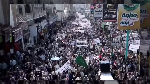 مسيرة حاشدة في تعز تؤيد القيادة السياسية لاستكمال التحرير