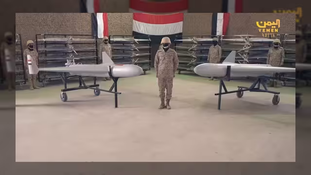 الجيش اليمني يكشف لأول مرة عن امتلاكه منظومة سلاح جوي مسيّر