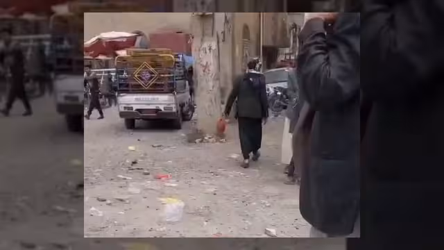 صرخة مسن جائع في صنعاء تفضح مأساة الجوع والنهب