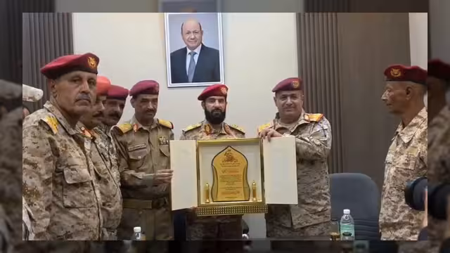 تسليم قيادة محور أبين للواء مختار الرباش بموجب قرار جمهوري
