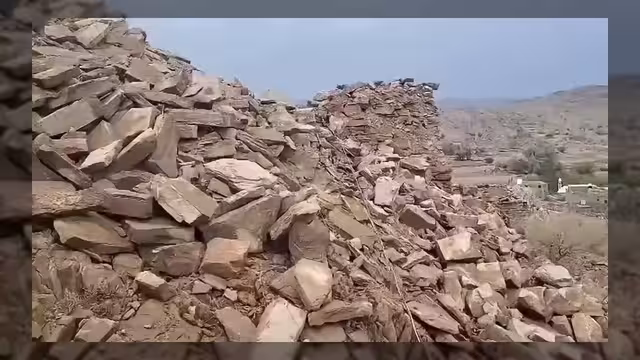 مليشيا الحوثي تفجر حصن المعلا التاريخي بمحافظة البيضاء