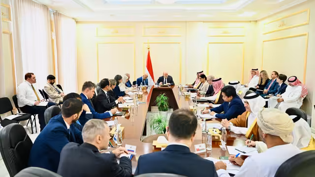 رئيس مجلس القيادة: مرحلة الاعتداء بلا كلفة انتهت وعلى المجتمع الدولي دعم الحكومة لإنهاء التهديد