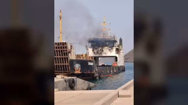 وزارة النقل تدين استهداف ميليشيا الحوثي لسفينة تجارية يمنية في باب المندب مما اسفر عن سقوط 4 قتلى