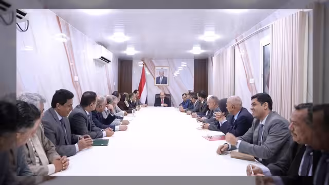 رئيس الوزراء يترأس اجتماعاً لمواجهة التصعيد الحوثي وتقييم تداعياته