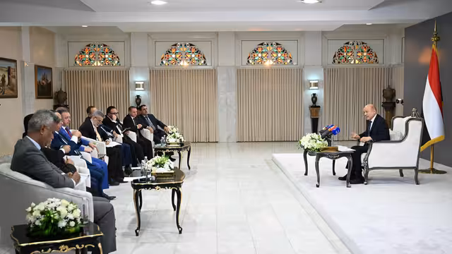 رئيس مجلس القيادة في رسالة أخيرة للمليشيات: الفرصة ما تزال متاحة لإلقاء السلاح والانخراط في بناء وطن يتسع للجميع