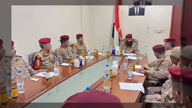 اللواء حمدي شكري يوجه بتعزيز الجاهزية وتوحيد الجهود في جبهات تعز