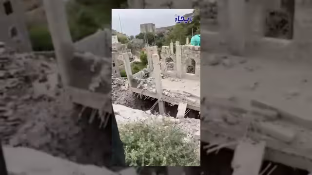 صاروخ حوثي يستهدف منزلاً ويخلف أضراراً في مديرية مقبنة بتعز
