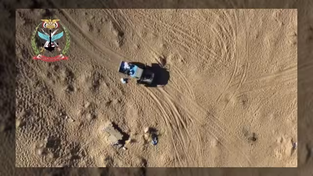 القوات المسلحة تستهدف عربة إمداد حوثية في منطقة العريقات