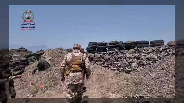اللواء حمدي شكري يتفقد الجاهزية القتالية للقوات في جبهات الضالع