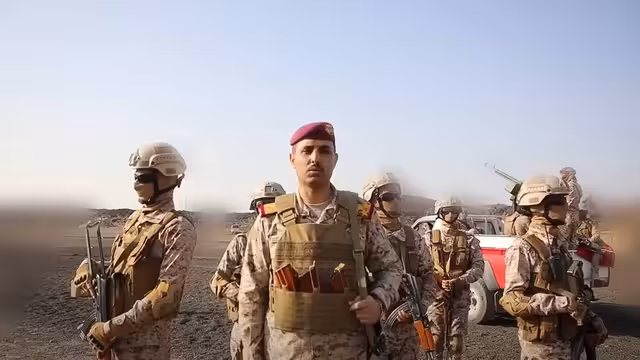 مدير دائرة العمليات الحربية يتابع مسارح العمليات القتالية ويطلع على جاهزية القوات المسلحة