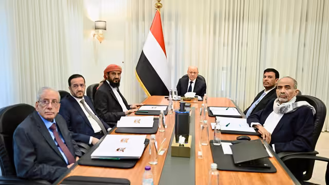 مجلس القيادة يقر المزيد من اجراءات الردع المتكامل ويؤكد جاهزية القوات المسلحة لاستعادة مؤسسات الدولة