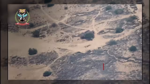 طيران القوات المسلحة يستهدف موقعاً استراتيجياً للحوثيين في ميدي