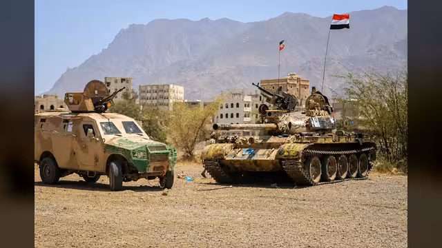 الجيش اليمني يعلن مقتل وإصابة 50 حوثيًا وأسر عدد منهم في مواجهات غربي تعز
