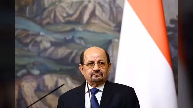 رئيس الوزراء يتابع تطورات جبهتي تعز والحديدة ويؤكد وقوف الحكومة بكل إمكاناتشها الى جانب القوات المسلحة