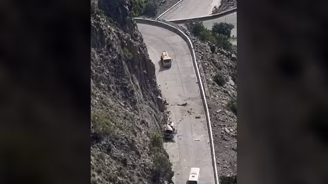 قتلى وجرحى مدنيون بقصف حوثي استهدف طريقاً حيوياً يربط تعز بجنوب اليمن