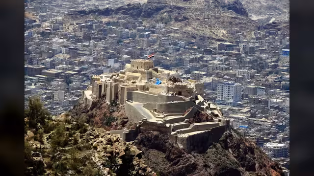 إصابة أربعة مدنيين برصاص قناصة المليشيات الحوثية غربي تعز