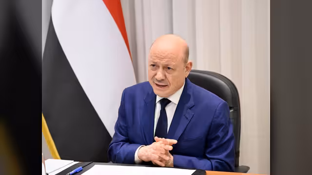 القائد الأعلى يحيي انتصارات القوات المسلحة في الجوف والبيضاء وتعز والحديدة ويؤكد مضي الدولة في بسط سلطتها على كامل أراضيها
