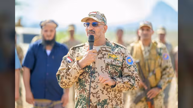 طارق صالح: ترتيب الصفوف إعادة تجميع القوات بالتشاور مع التحالف