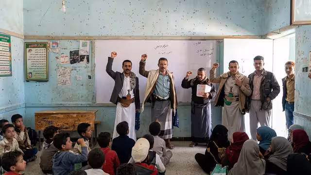 مليشيا الحوثي تكثف أنشطتها العسكرية في المدارس وتجبر الوجهاء على التحشيد للجبهات