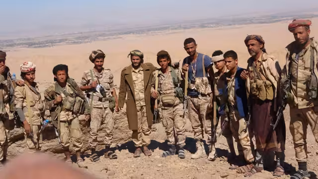 مصرع قيادي حوثي بارز مع مرافقيه بغارة جوية قرب باب المندب