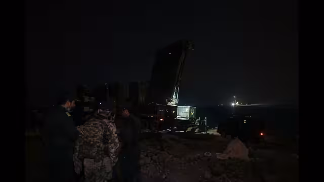 خبراء من الحرس الثوري زاروا باب المندب لتركيب رادارات والإشراف على حفر أنفاق