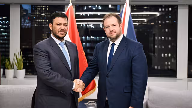 الدكتور عبدالله العليمي يبحث مع وزير الدولة البريطاني تطورات الأوضاع في اليمن والتهديدات الحوثية