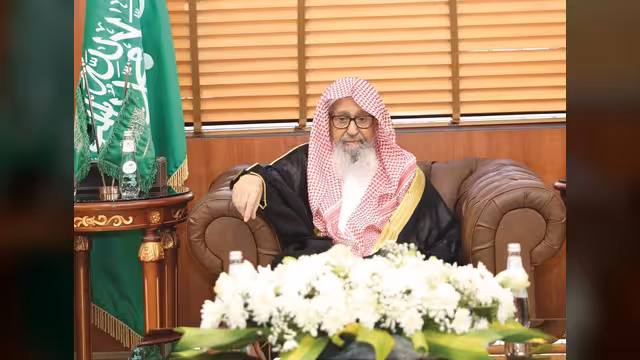 مفتي السعودية: جماعة الحوثي فاسدة العقيدة والمنهج تكفر الصحابة وتستحل الدماء فكونوا صفا واحدا تجاهها