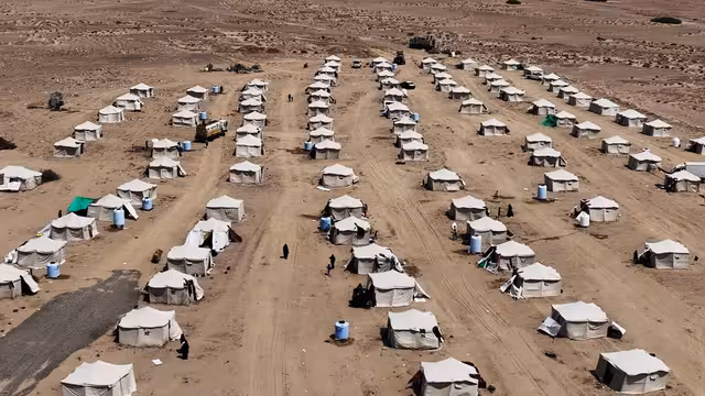 تقرير رسمي: ارتفاع أعداد النازحين جراء التصعيد الحوثي إلى أكثر من 180 ألف شخص