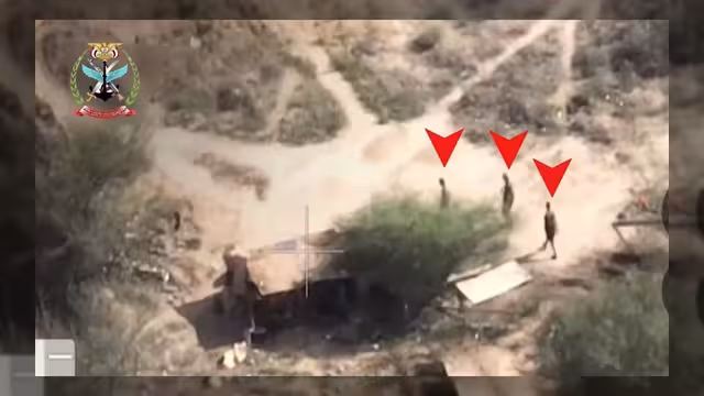 القوات المسلحة تستهدف عناصر مليشيا الحوثي في المنطقة العسكرية الخامسة