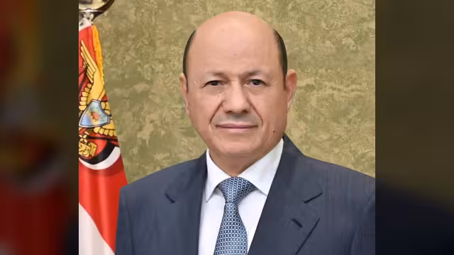 رئيس مجلس القيادة يؤكد تضامن اليمن الكامل مع المملكة والمضي قدما في إنهاء الارهاب الحوثي