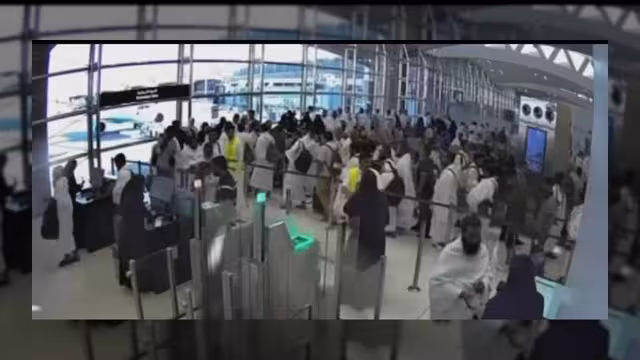 فيديو يوثق لحظات استعداد المعتمرين قبل الاعتداء الإرهابي على مطار الرياض