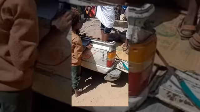 الحوثيون يستغلون الأوضاع المعيشية لاستدراج المواطنين إلى جبهات القتال