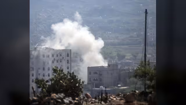 إصابة 17 مدنياً بينهم نساء وأطفال وتضرر 7 منازل جراء قصف حوثي استهدف مدينة تعز