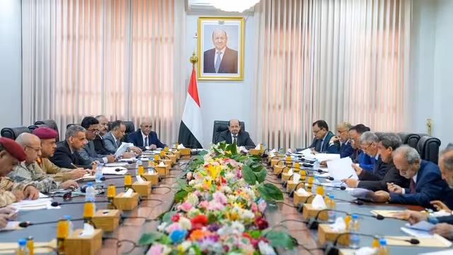 رئيس الوزراء يترأس اجتماعاً للجنة العليا لمكافحة التهريب لمناقشة مستوى تنفيذ المصفوفة الحكومية وتشديد الرقابة على المنافذ