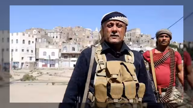 اللواء المحمودي يوجه رسالة شديدة اللهجة لمليشيا الحوثي من قمة جبل صبر