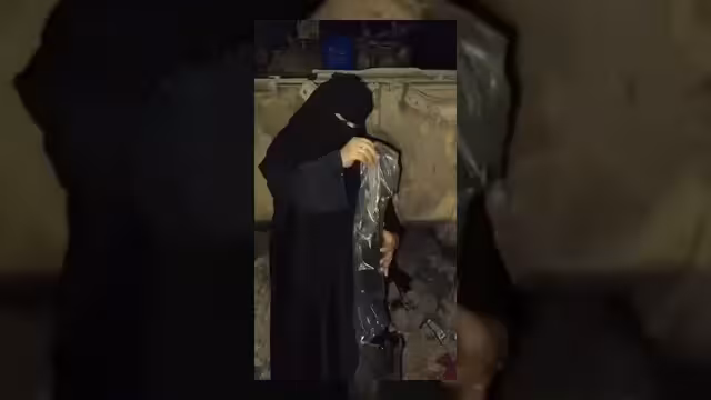 أم شهيد تشتري سلاحاً لدعم المرابطين في جبهات تعز