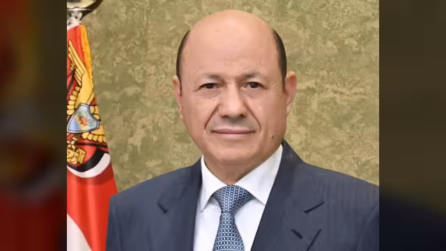 رئيس مجلس القيادة: استهداف المطارات لن يثني الشعب اليمني وقواته المسلحة عن إنهاء التهديد الحوثي