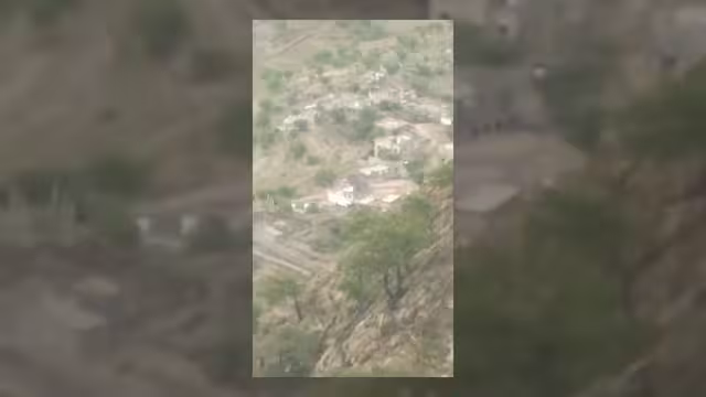 ميليشيا الحوثي تقصف منازل مدنيين في مديرية القبيطة بلحج
